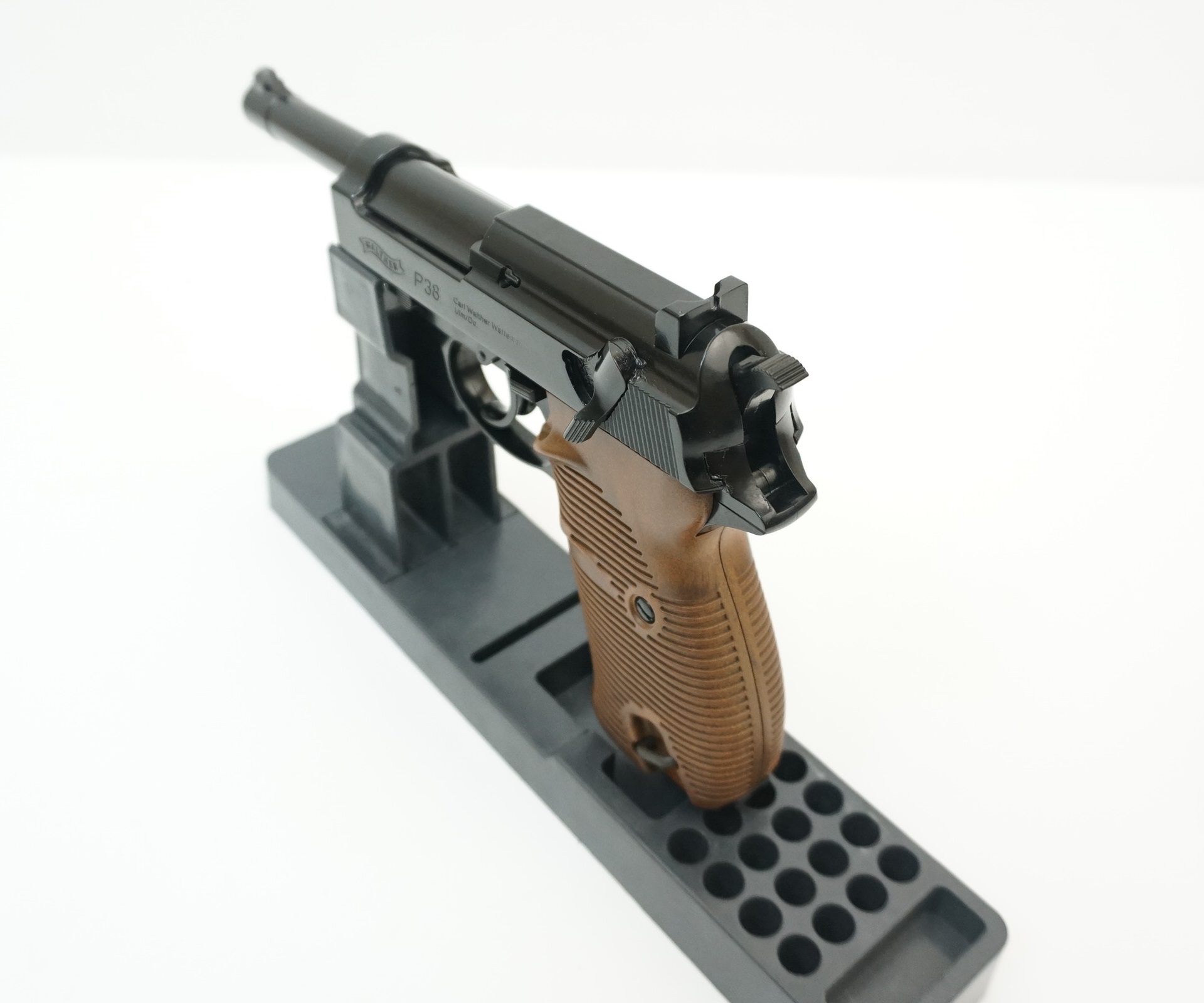 Пистолет пневматический P38